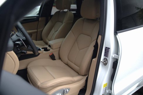 New 2025 Porsche Macan image 5