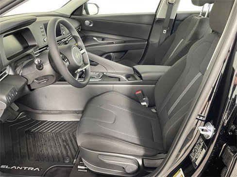 New 2025 Hyundai Elantra SE image 2