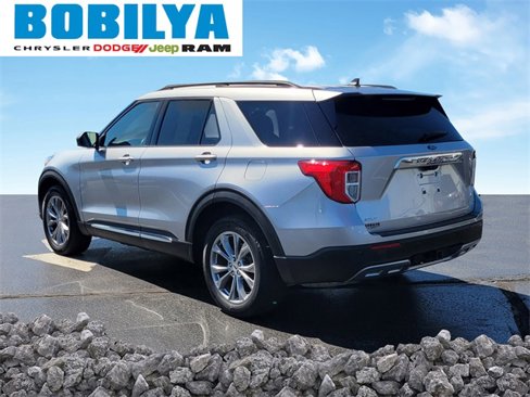 Used 2022 Ford Explorer XLT image 4