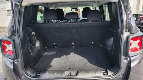 Used 2018 Jeep Renegade Latitude image 15