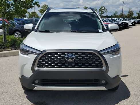 Used 2024 Toyota Corolla Cross XLE image 3