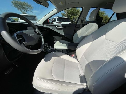 Certified 2023 Kia Niro EX Touring image 27