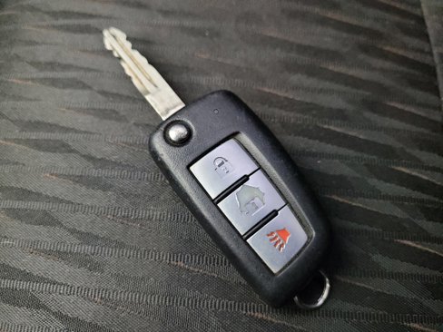 Used 2019 Nissan Rogue S image 32