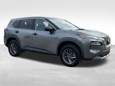 Used 2023 Nissan Rogue S image 2
