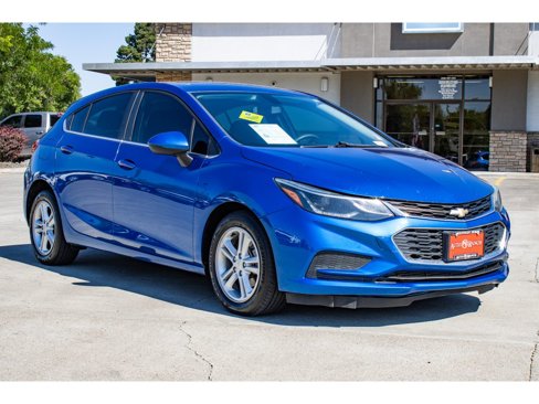 Used 2018 Chevrolet Cruze LT w/ Convenience Package image 2