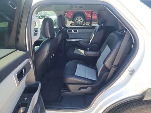 Used 2022 Ford Explorer XLT w/ Equipment Group 202A image 22