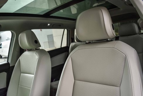 Used 2021 Volkswagen Tiguan SE w/ Panoramic Sunroof Package image 25