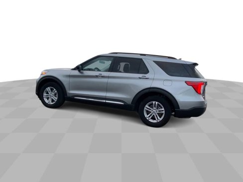 Used 2023 Ford Explorer XLT w/ Equipment Group 202A image 6