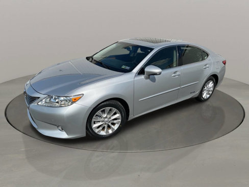 Used 2013 Lexus ES 300h w/ Luxury Pkg image 2