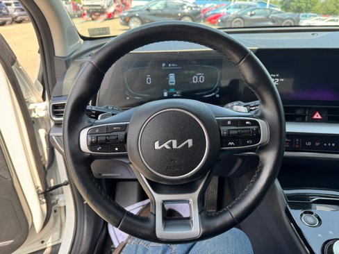 Used 2023 Kia Sportage EX image 18