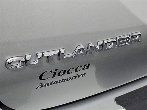 Used 2024 Mitsubishi Outlander ES image 30