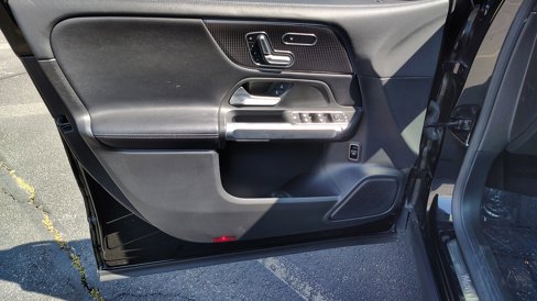 Used 2021 Mercedes-Benz GLB 250 4MATIC image 9