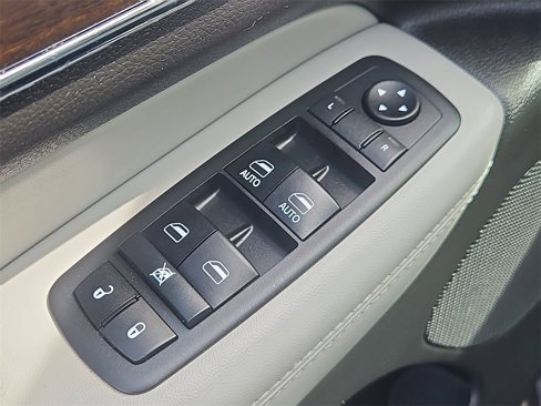 Used 2018 Jeep Grand Cherokee Limited image 31