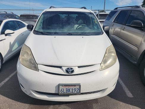 Used 2010 Toyota Sienna LE image 2
