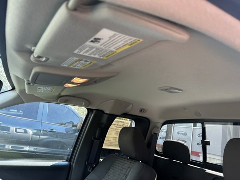 Used 2016 Nissan Frontier SV image 14
