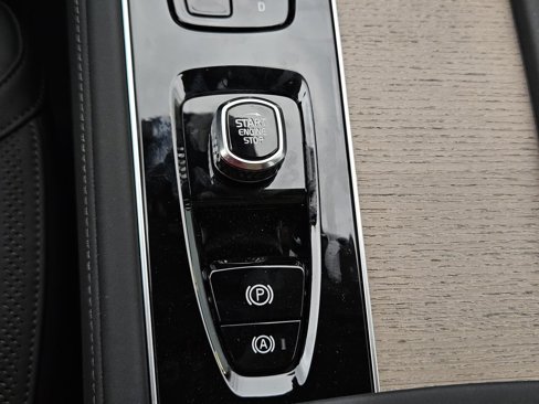 New 2025 Volvo XC90 B6 Core w/ Protection Package image 20