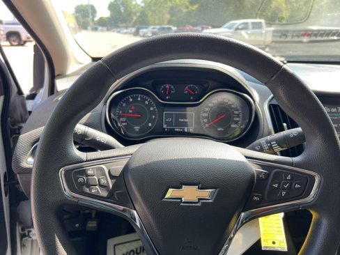 Used 2016 Chevrolet Cruze LT image 13