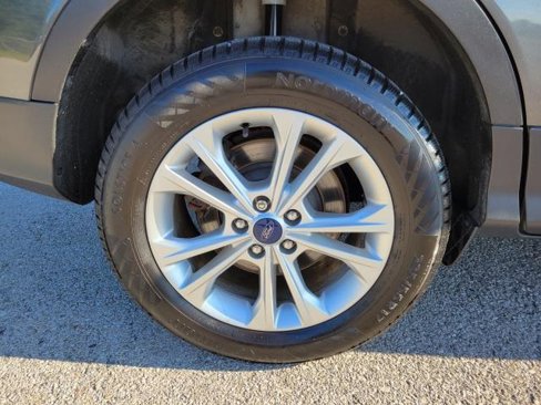 Used 2018 Ford Escape SE w/ SE Sync 3 Package image 5