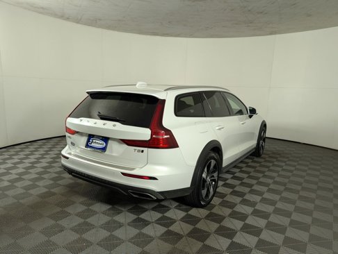 Used 2020 Volvo V60 T5 Cross Country w/ Protection Package Premier image 7