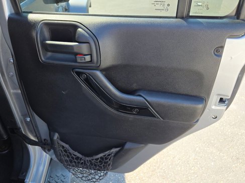 Used 2015 Jeep Wrangler Unlimited Sahara image 8