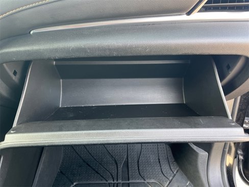 Used 2018 Chevrolet Traverse LT image 35