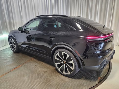 New 2025 Porsche Macan 4S Electric image 3