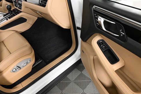 Certified 2025 Porsche Macan image 26