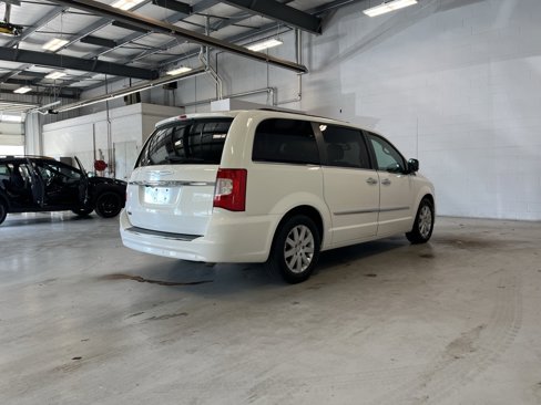Used 2011 Chrysler Town & Country Touring-L w/ Entertainment Group #2 image 6