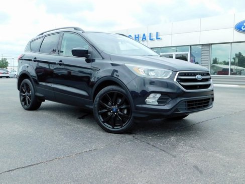 Used 2019 Ford Escape SE image 2