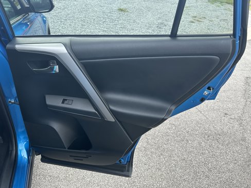 Used 2017 Toyota RAV4 XLE image 18