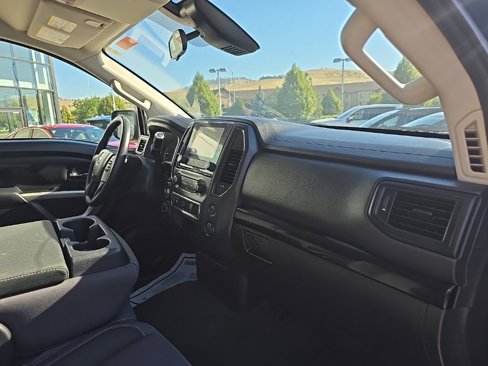 Used 2022 Nissan Titan SV image 7