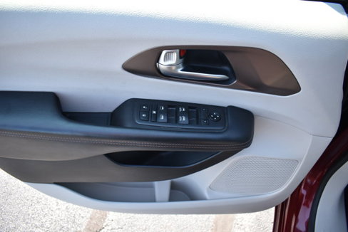 Used 2019 Chrysler Pacifica LX image 34