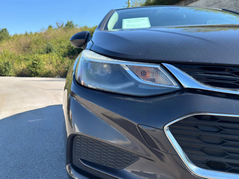 Used 2017 Chevrolet Cruze LT image 10