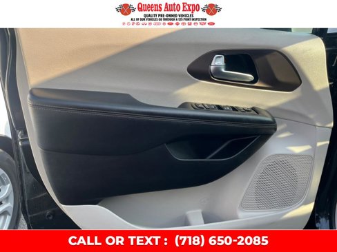 Used 2019 Chrysler Pacifica Touring-L image 13