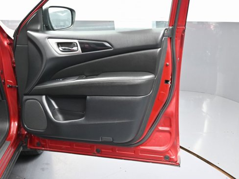 Used 2018 Nissan Pathfinder S image 39