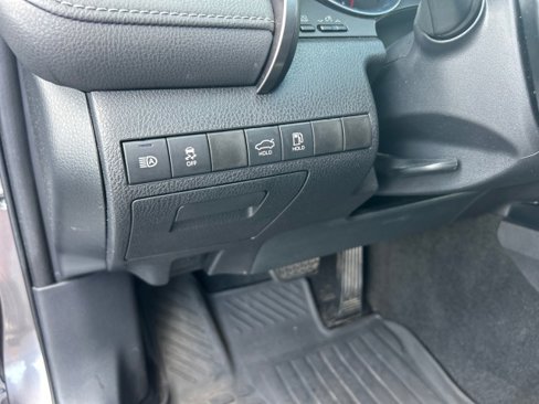 Used 2020 Toyota Camry XSE image 16