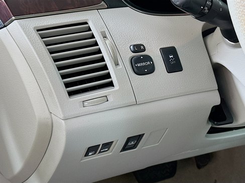 Used 2011 Toyota Avalon Limited image 10