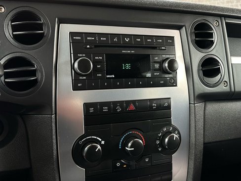 Used 2008 Jeep Commander Sport image 21