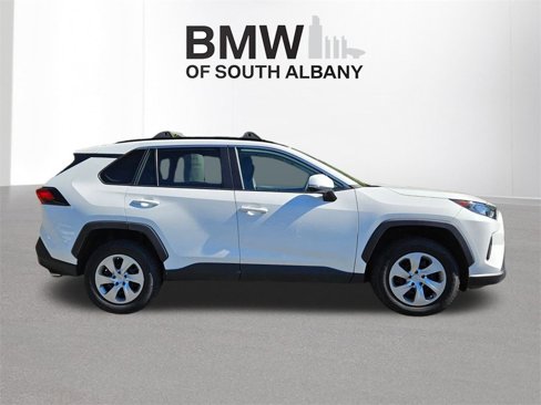 Used 2019 Toyota RAV4 LE image 3