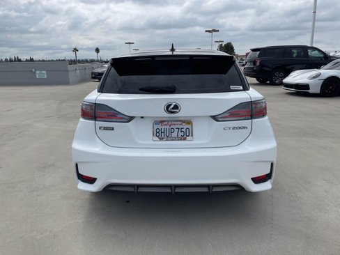 Used 2016 Lexus CT 200h image 3