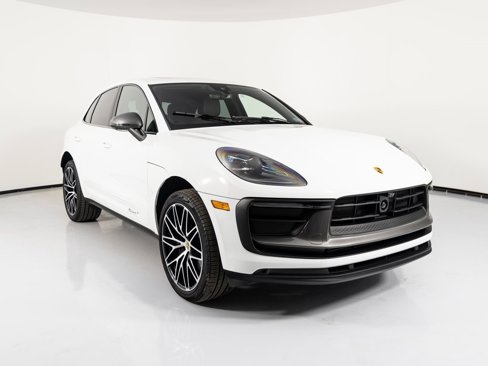 Certified 2025 Porsche Macan Turbo image 12