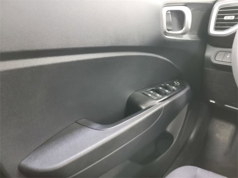 Used 2022 Hyundai Venue SE image 32
