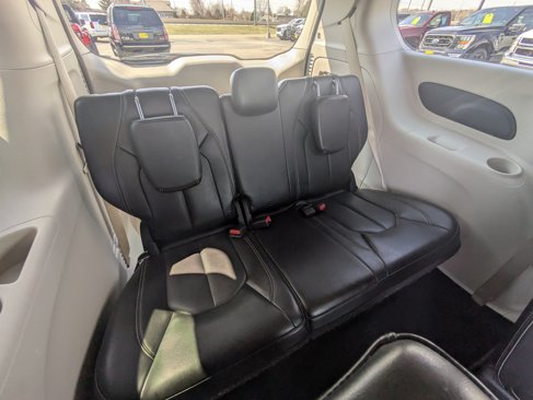 Used 2020 Chrysler Voyager Lxi image 15