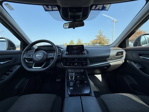 Used 2023 Nissan Rogue SV image 28
