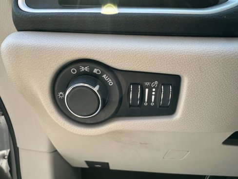 Used 2017 Chrysler Pacifica Touring image 23