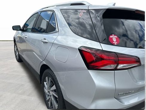 Used 2022 Chevrolet Equinox Premier image 2