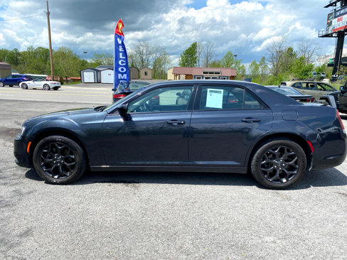 Used 2019 Chrysler 300 Touring w/ Sport Appearance Package image 10