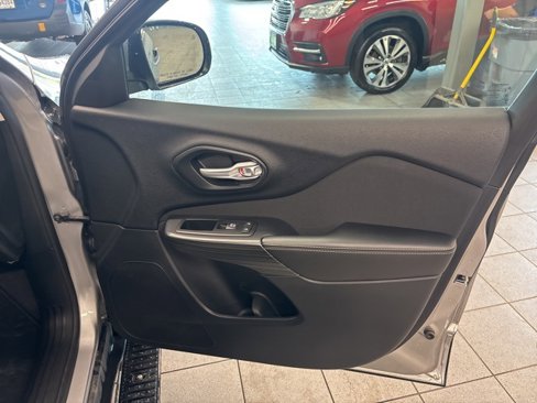 Used 2016 Jeep Cherokee Latitude w/ Safety/Convenience Group image 20