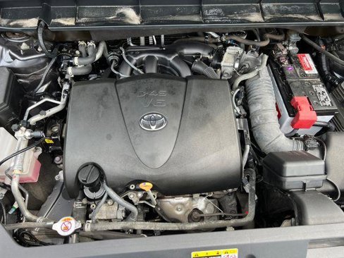 Used 2021 Toyota Highlander L image 22
