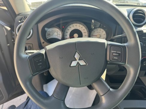 Used 2007 Mitsubishi Raider LS image 11